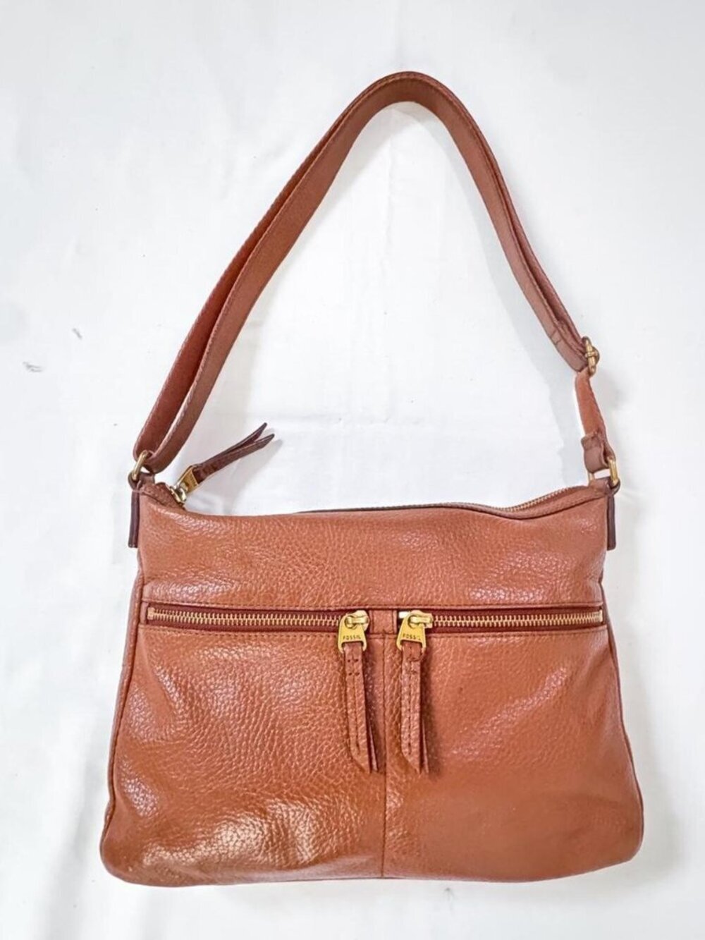 Vintage Fossil medium size brown pebble leather bag with adjustable strap
